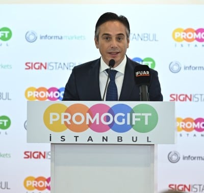 Atilla Marangozoğlu, PROMOGIFT’te sektör trendlerini vurgulayan bir konuşma yapıyor.